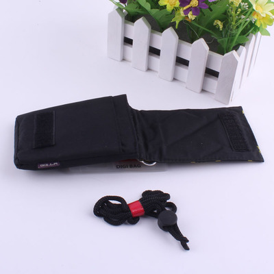 專業定制，便攜守護——黑色不規則圖形相機保護套廠家直銷解析